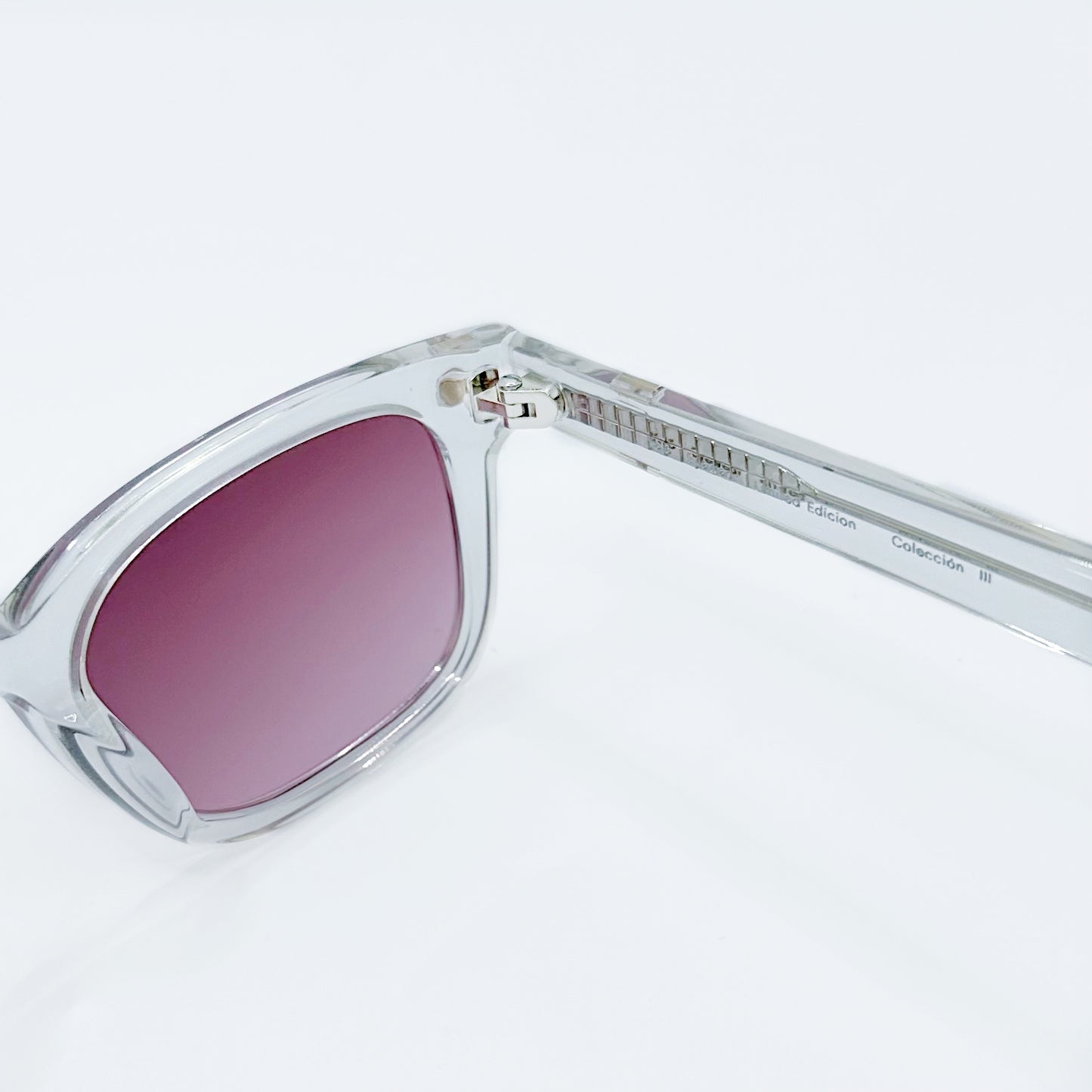 Grecia Red Bisagras. Yelō Eyewear