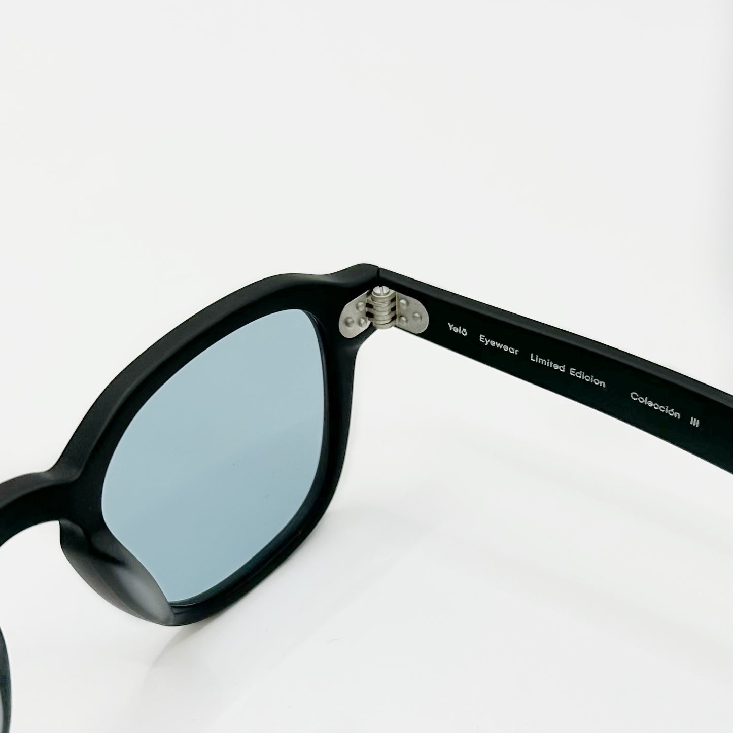 Suki Blue Bisagras, Lentes Resistentes. Yelō Eyewear