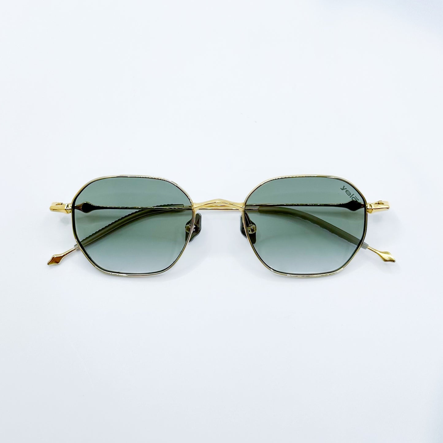 Lentes verdes degradado de titanio. Sunglasses Yelo