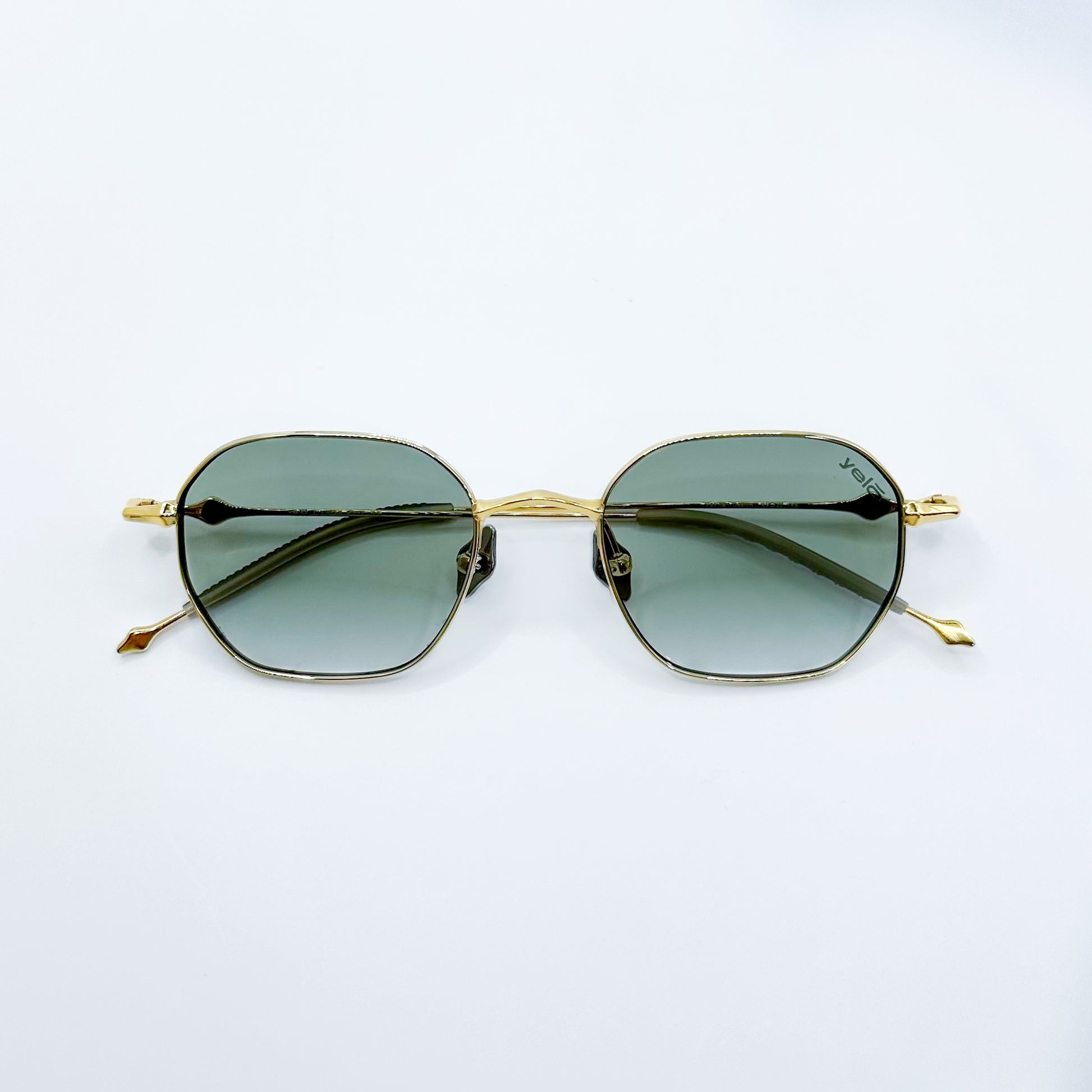 Lentes verdes degradado de titanio. Sunglasses Yelo