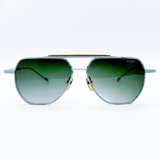 Lentes de titanio, cuadrados, clásicos en color verde degradado con detalles en dorado