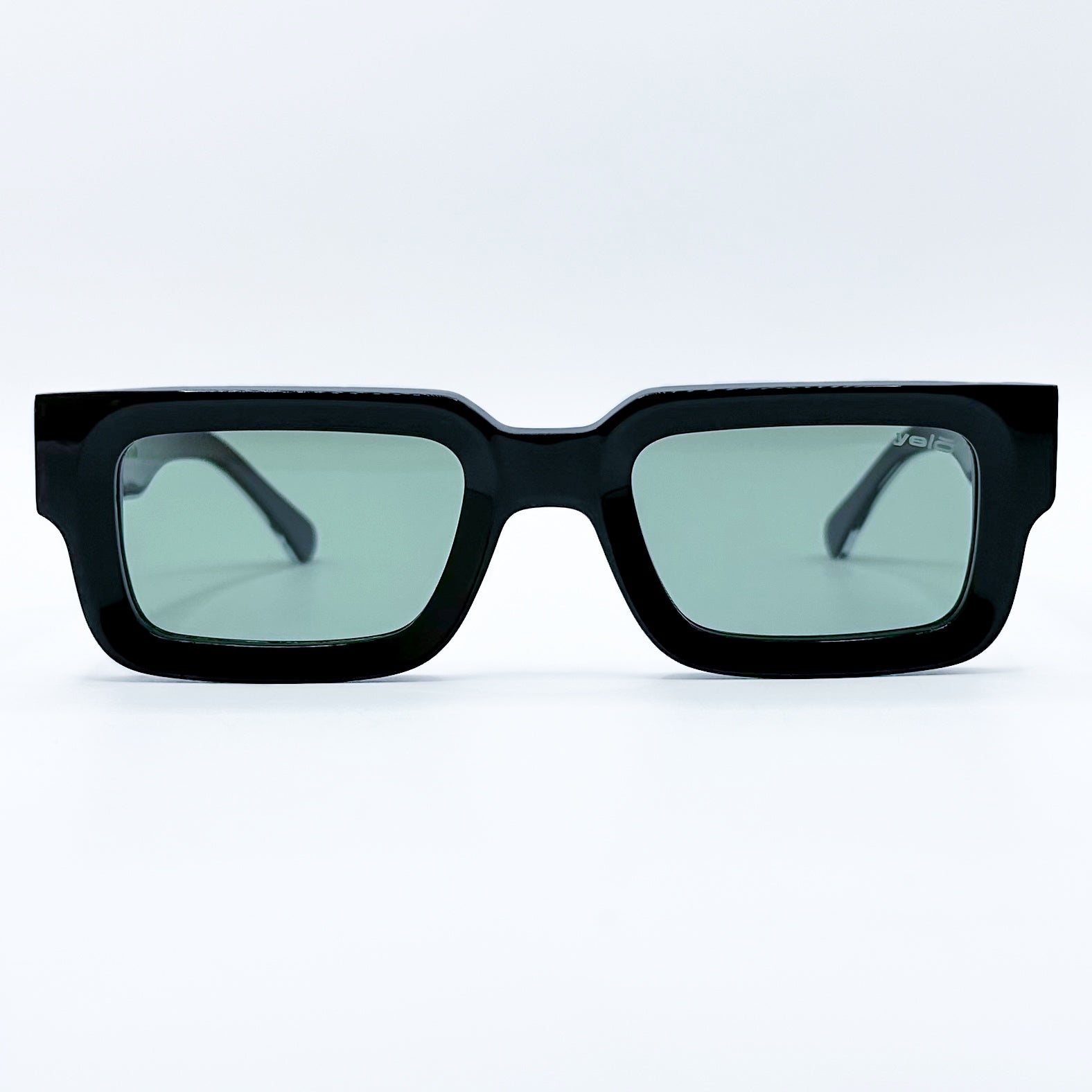 Lentes rectangulares verdes, Lentes Yelō